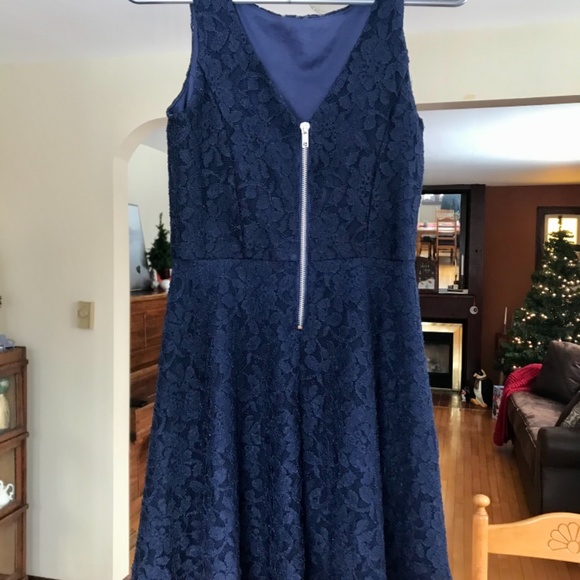 Navy Lace Sleeveless Dress - Picture 2 of 6